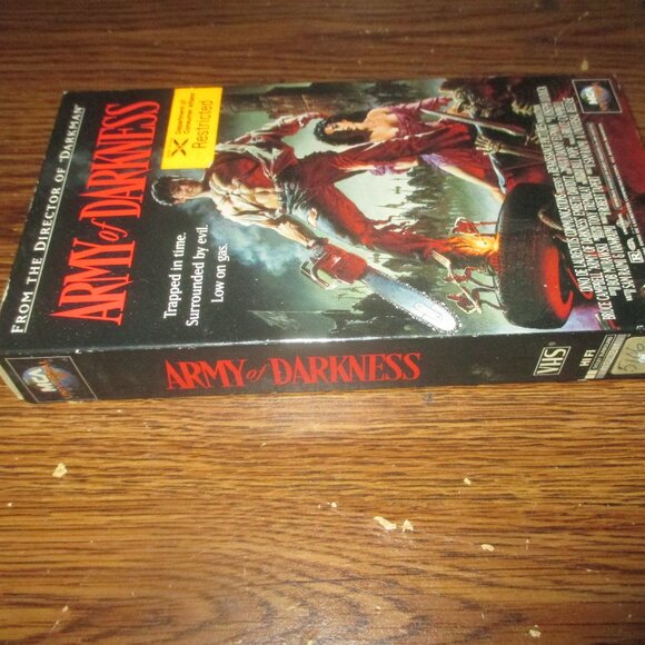 Sam Raimi’s Army of Darkness (VHS, 1993, MCA Home Video) Bruce Campbell - Picture 5 of 6